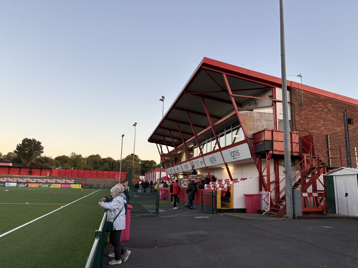 Non-League Monday Night Football from last night. 

Redditch Utd Vs Harborough Town. 

Southern League Premier Central.