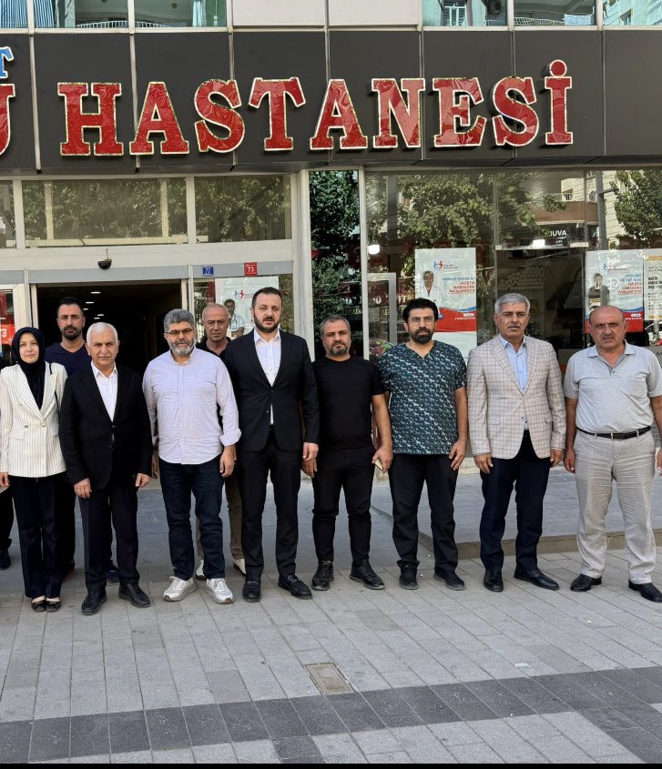 İl Başkanımız Sn. <a href="/AvCanerOzturan/">Av. Bahri Caner ÖZTURAN</a> 
Milletvekilimiz Sn. <a href="/mervangul56/">Mervan Gül</a> 
Kadın Kolları Başkanımız Sn. <a href="/AvBetulTubaMavi/">Av. Betül Tuğba Mavi</a> 
Merkez İlçe Başkanımız Sn. <a href="/hikmetekin56/">Hikmet Ekin</a> 
Ve yönetim kurulu üyelerimiz ile birlikte;
Özel Siirt Duru Hastanesine hayırlı olsun ziyaretinde bulunduk.