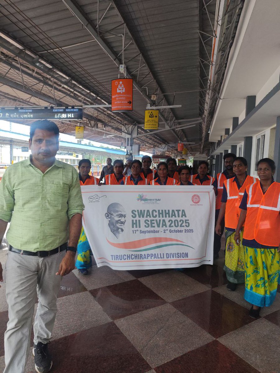 DRMTPJ's tweet image. As part of #SwachhtaHiSeva2025, pamphlets were distributed to passengers at #Vriddhachalam Railway Station to create awareness on cleanliness, while an awareness rally was conducted at #Thiruvarur Railway Station of #TiruchchirappalliDivision to reinforce the message of hygiene