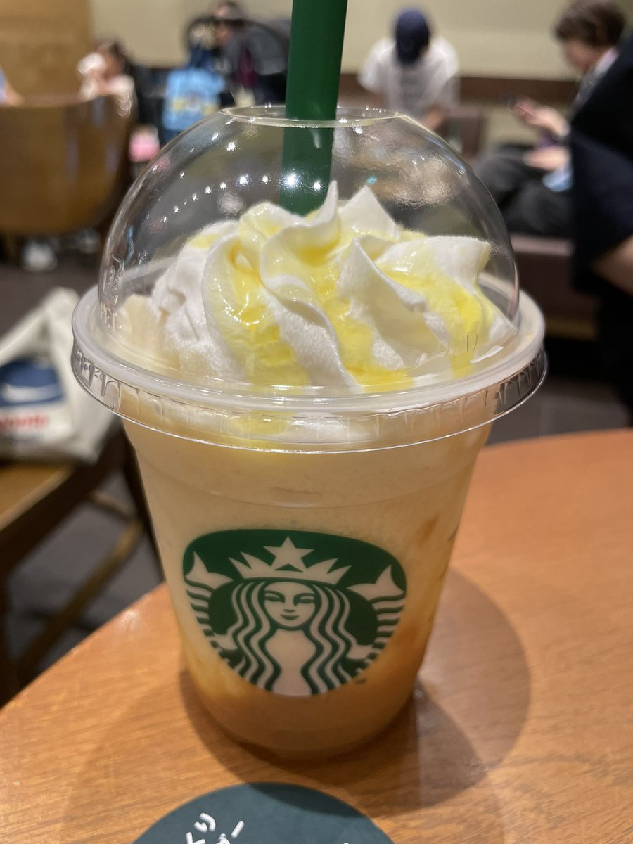 洋梨フラペチーノ🍐💚
すっきり甘くてめちゃ美味しかった🫶