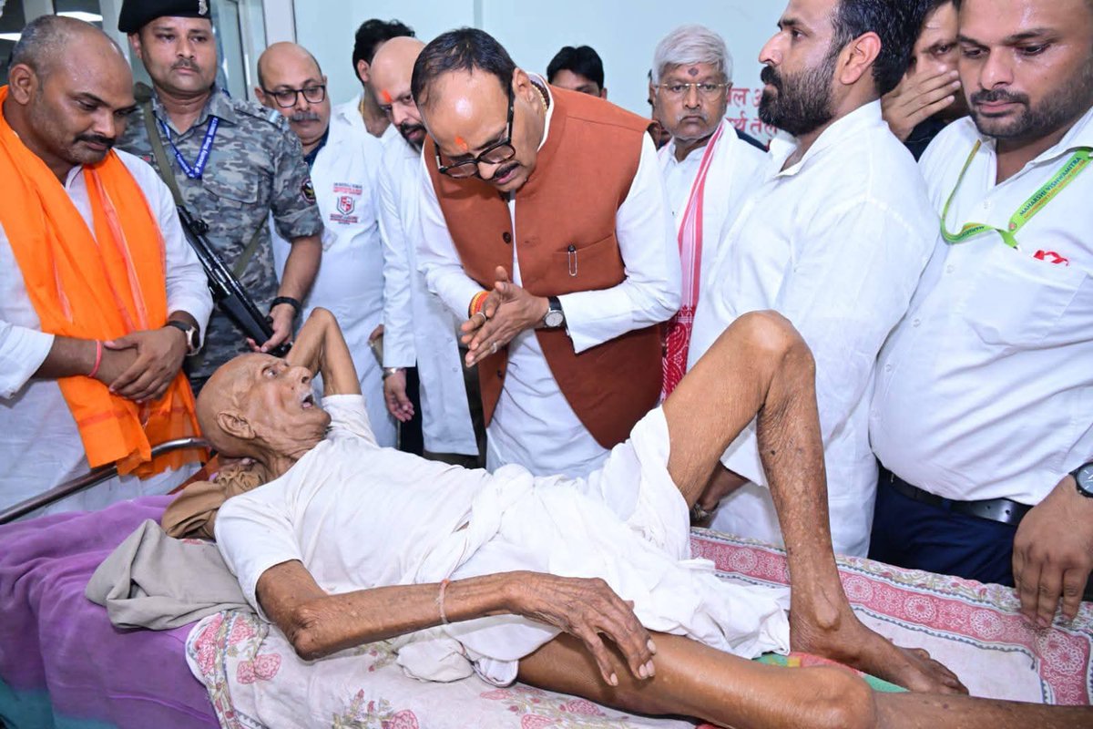 DhsGhazipur1's tweet photo. Hon'ble Dy CM Visit DH Under Medical Collage Ghazipur on date 23-09-2025 https://t.co/pnnZlkiDW0
