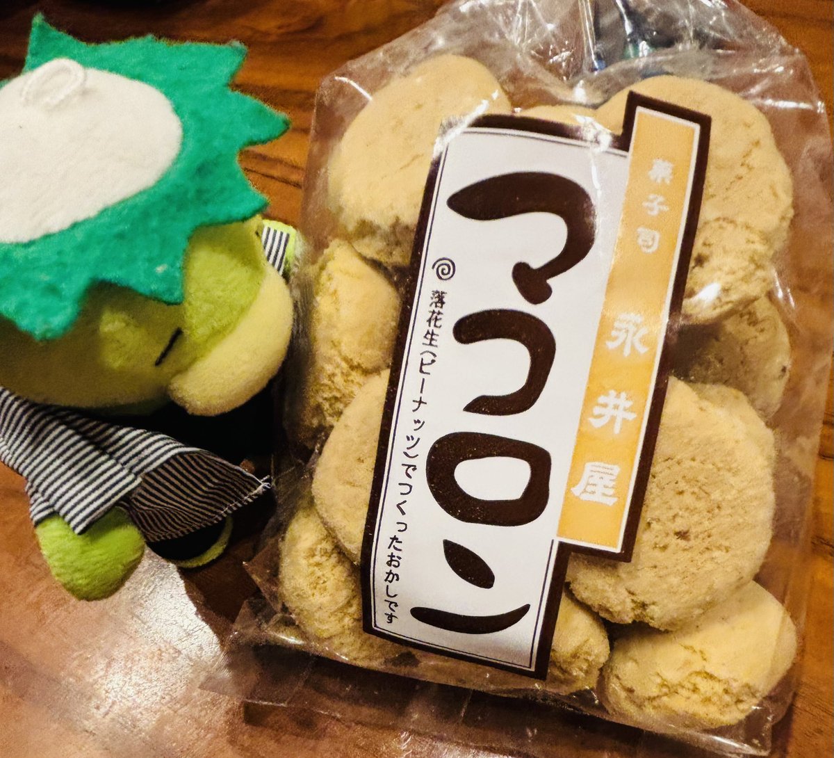 #うちのカッパくん

今期2度目の風鈴🎐

寄り道で出会って、なんか買わなきゃいけない気がして買って帰りマコロン。
美味しかったです。でも、枕元には置かないです。