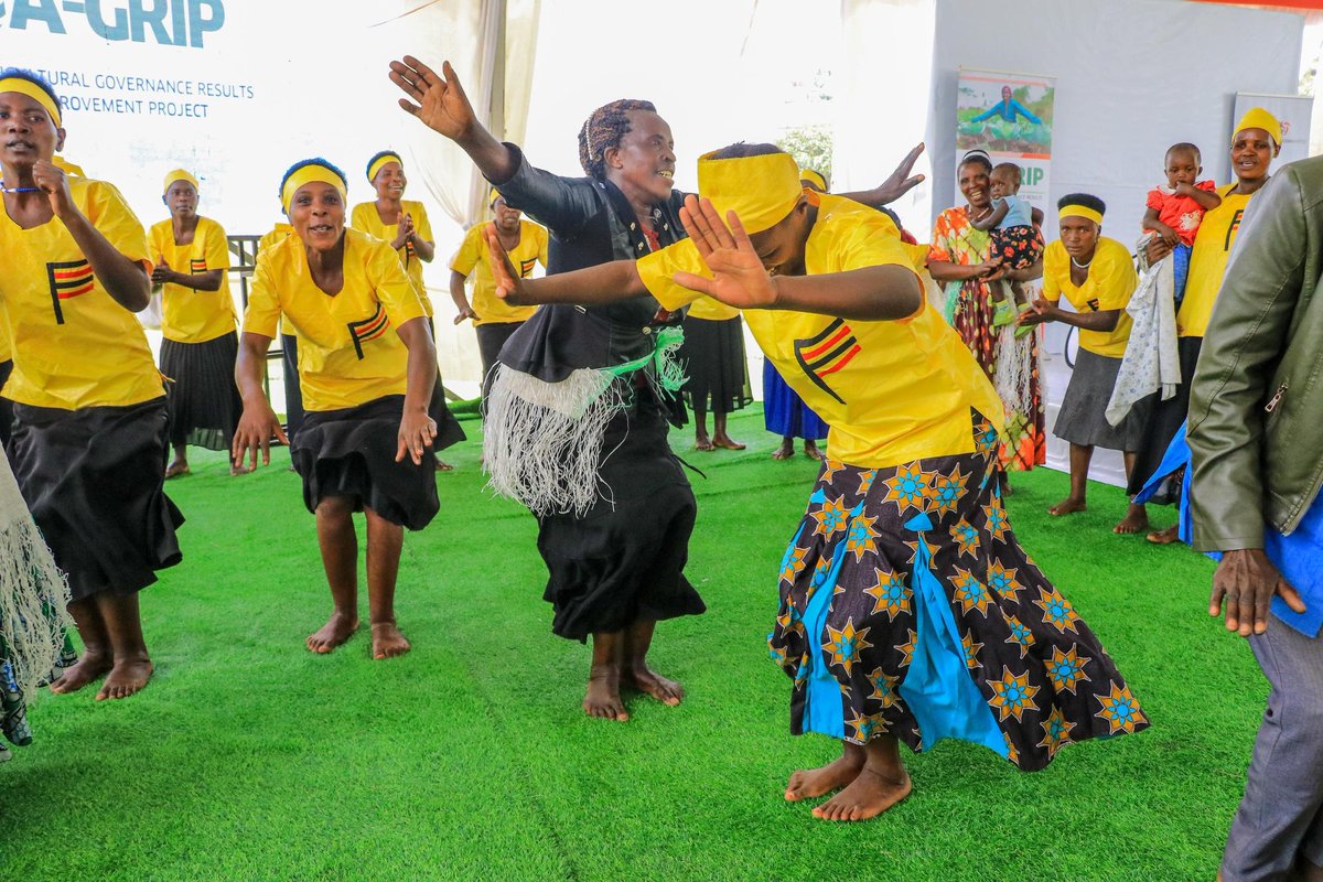 CordaidUganda's tweet photo. Kaara Abakudene Abazani Movement Group" entertaining the guests in anticipation of the EKN Ambassador visit to AGRIP in Rubanda district, where the first CCOs will be issued out by H.E Frederieke Quispel.
#AGRIP #Cordaid #Rubanda https://t.co/gKqXGL5bHR