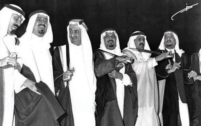 95 عامًا من الوحدة والعطاء وطننا يزداد قوةً وطموحًا كل يوم، شامخًا بهويته، متميزًا بأصالته، ماضٍ نحو المستقبل برؤية 2030

نفتخر بمجدٍ عظيم، ونصنع حاضرًا مُلهمًا، ونمضي بعزيمة لا تعرف المستحيل

وعزّنا بطبعنا هو سر تفرّدنا واعتزازنا
مملكتنا عزٌ راسخ وطموح متجدد.

#اليوم_الوطني_95