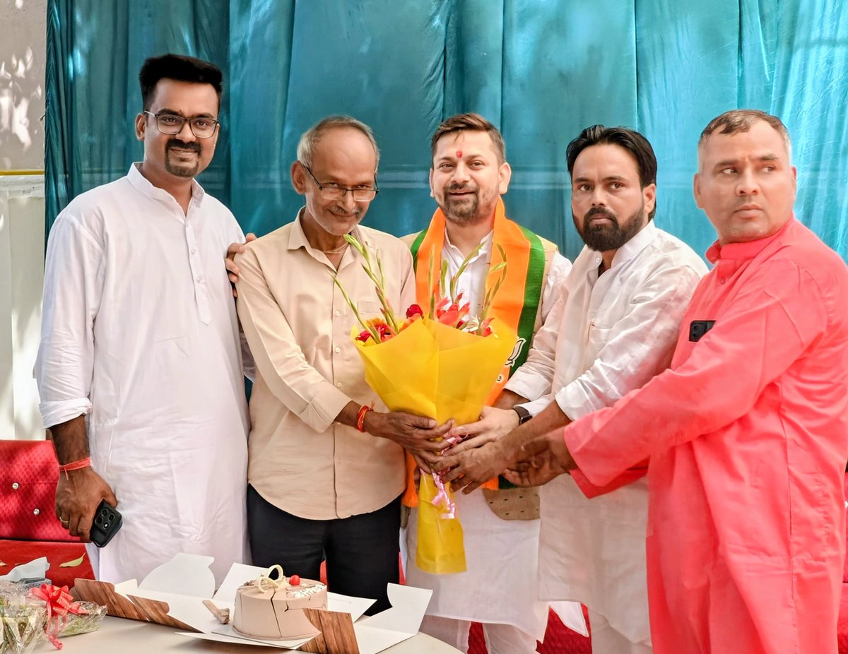 आदरणीय श्री <a href="/Arpit4BJP/">Arpit Tiwari BJP (मोदी का परिवार)</a> जी, भारतीय जनता पार्टी ग्रेटर नोएडा के यशस्वी एवं ऊर्जावान अध्यक्ष, हमारे प्यारे बड़े भाई को आपके जन्मदिन पर अनंत शुभकामनाएं!

माँ जगदंबा से प्रार्थना है कि वह आपको सदा स्वस्थ रखें, दीर्घायु प्रदान करें और संगठन व जनसेवा के पावन कार्यों में निरंतर ऊर्जा और