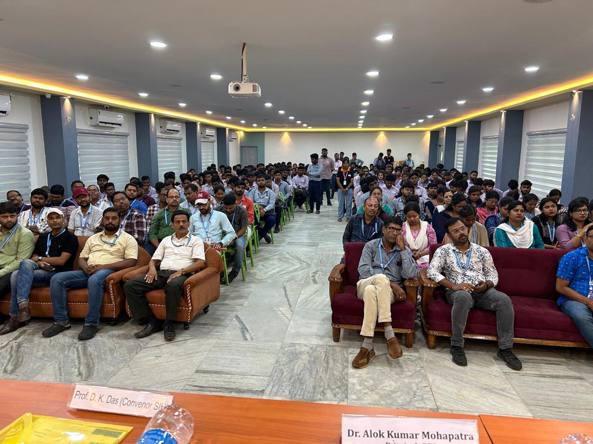 RaajdhaniC's tweet photo. 𝗦𝗜𝗛-𝟮𝟬𝟮𝟱 𝗕𝗟𝗔𝗦𝗧𝗦 𝗢𝗙𝗙 𝗮𝘁 𝗥𝗘𝗖!

The Inaugural Ceremony of𝗦𝗺𝗮𝗿𝘁 𝗜𝗻𝗱𝗶𝗮 𝗛𝗮𝗰𝗸𝗮𝘁𝗵𝗼𝗻 𝟮𝟬𝟮𝟱 at 𝗥𝗮𝗮𝗷𝗱𝗵𝗮𝗻𝗶 𝗘𝗻𝗴𝗶𝗻𝗲𝗲𝗿𝗶𝗻𝗴 𝗖𝗼𝗹𝗹𝗲𝗴𝗲 [𝗥𝗘𝗖], 𝗕𝗵𝘂𝗯𝗮𝗻𝗲𝘀𝘄𝗮𝗿was nothing short of spectacular! 

@mhrd_innovation https://t.co/6wj1Epdij6