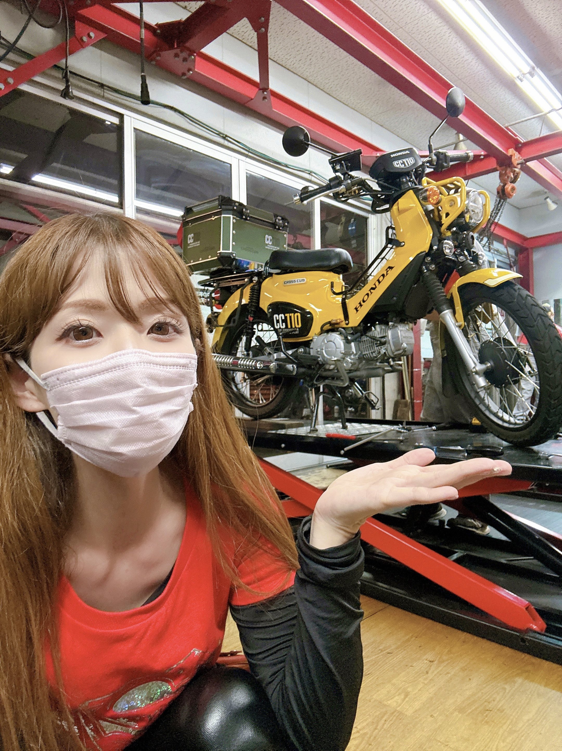 すーちゃん スケッチャーズ ニコちゃん スマイリー 白 細身 スニーカー 25.5