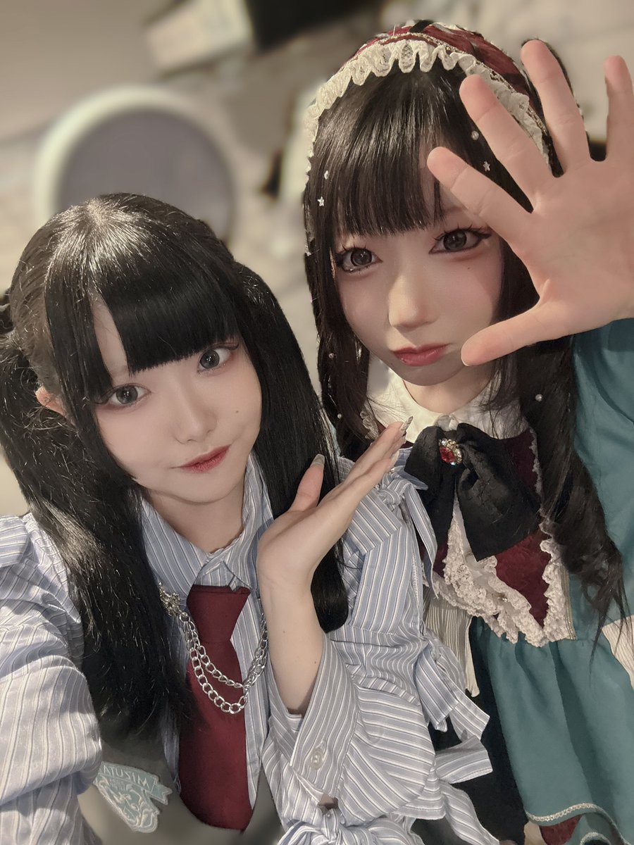 Hellzapoppin’  さんと！
主催にお呼び頂きありがとうございました🌙

もなぴとは部活が同じで🎻一緒にダンスもしたことがあって…そんなもなぴとこうして対バンでまた再会出来たのが感慨深い🥺

91-93 #つきね友達100人できるかな 🐰