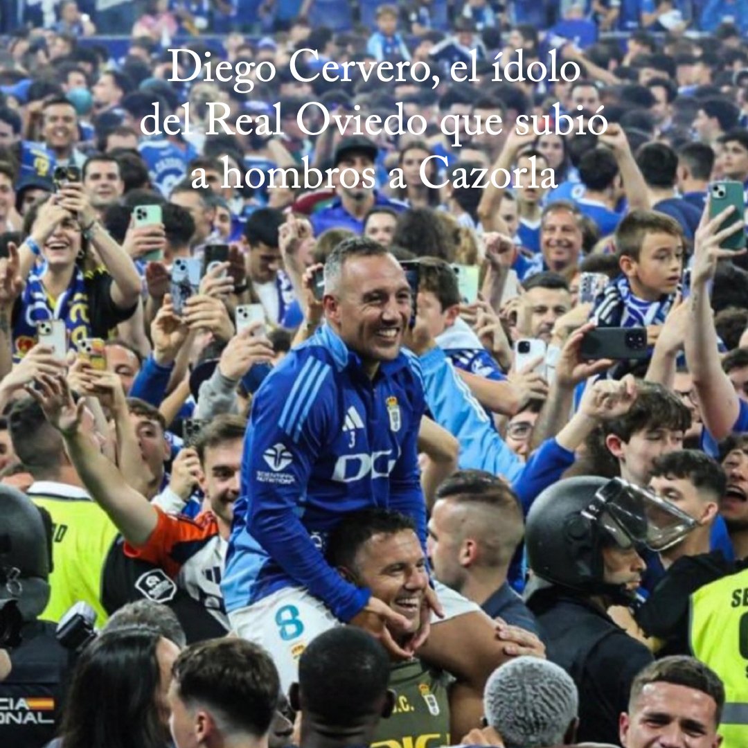 revistalibero's tweet image. Vamos con el hilo del Making of de la última edición. 
Podemos decir ya que es la edición más vendida de la historia de Líbero, empatado con el número dedicado a Maradona (35). Todo empieza con el ascenso del Real Oviedo y esta foto de @19SCazorla y Diego Cervero.