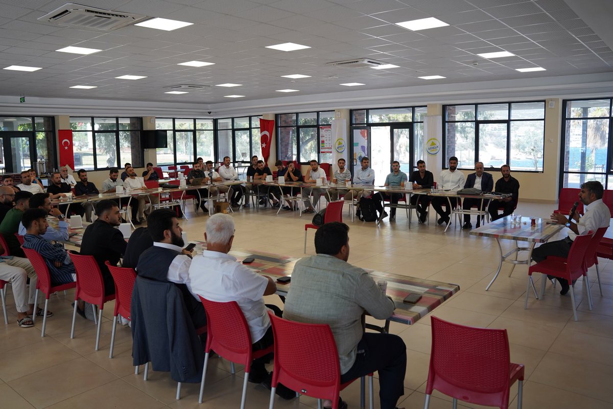 📍 Mersin’de,
Türkiye’nin farklı illerinden gelen Hak Sanayici ve İşadamları Derneği (HAKSİAD) genç üyeleriyle bir araya geldik. Ekonominin önemi ve Gazze üzerine verimli bir sohbet gerçekleştirdik.