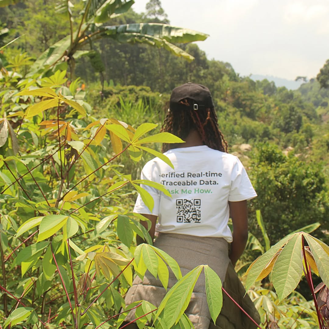 sharecard_app's tweet image. We carry our mission on our backs.
Our mission isn&apos;t just a slogan. It&apos;s on our sleeves. This phrase is our promise. We invite you to scan the QR code to see how we&apos;re making this vision a reality for all our partners.
#Traceability #VerifiedData #RealTimeData #SupplyChain