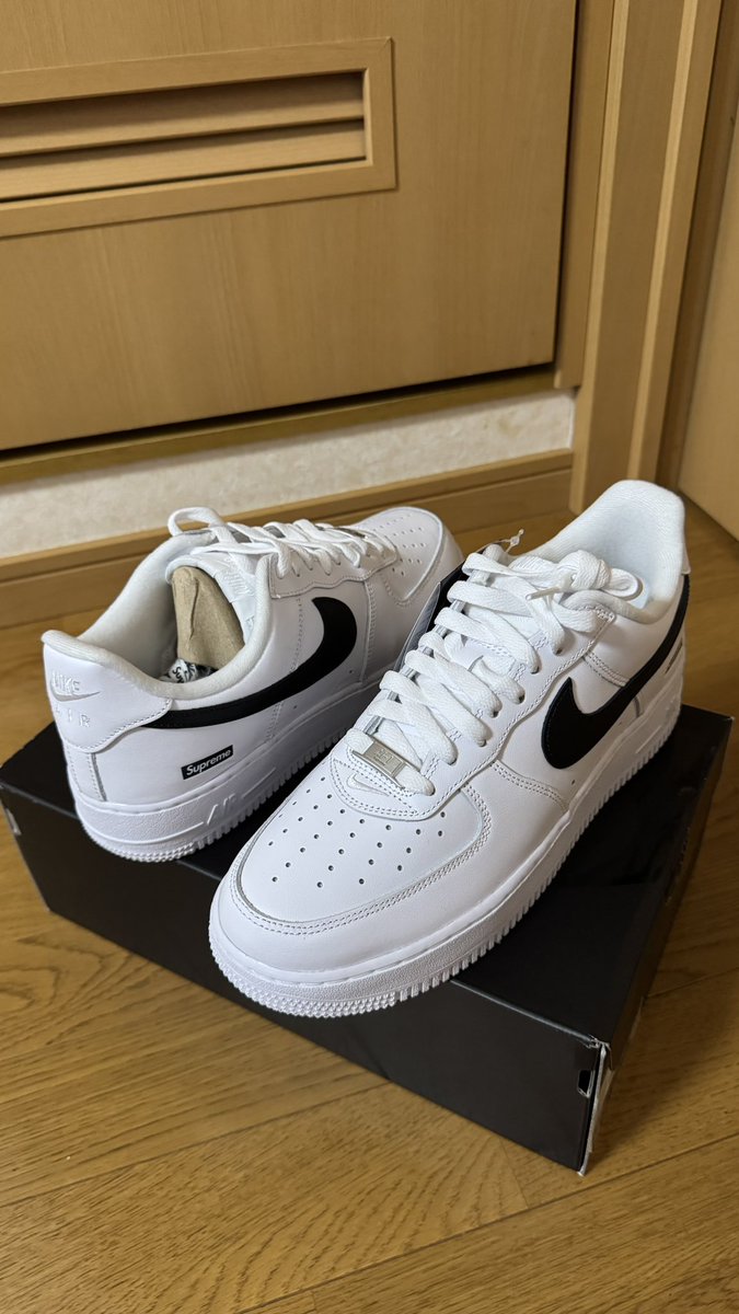 I55I_T's tweet image. Supreme 25FW week4 Supreme × Nike Air Force 1 Low Black&amp;amp;Whiteが届きましたぁ‼︎…😆✨

早速両方を開封です!…スウッシュが白黒になり…かなり印象が変わりました!…黒BOX logoがとっても新鮮ですね!…マイサイで購入出来たので…サイズも丁度良かったです‼︎…🥰✨

#Week4