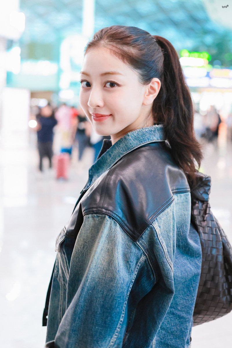 250920

" 🌞🐈‍⬛ "

#TWICE #트와이스 #トゥワイス #지효 #JIHYO #ジヒョ