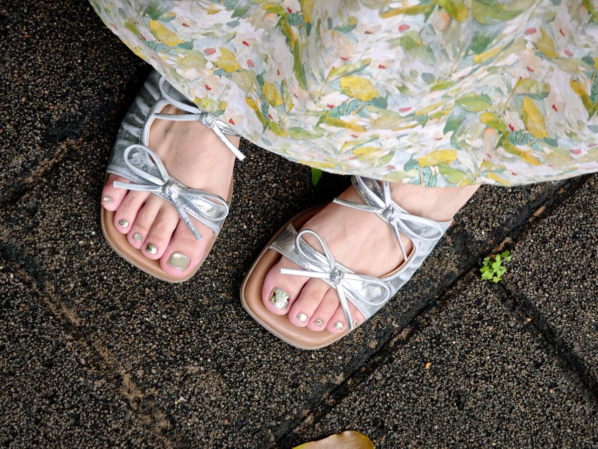 发布图片
#足 #脚趾 #恋足 #美脚 #凉鞋 #拖鞋 #裸足 #足底 #足控 #挠脚心 #挠痒痒 #tk #tickling #足控 #玉足 ＃嫩足 #美脚 #脚底 #足交 #投稿 #反差 #玉足服侍 #脚控 #足底 #淫妻 #女友 #女友玉足 ＃女友嫩足