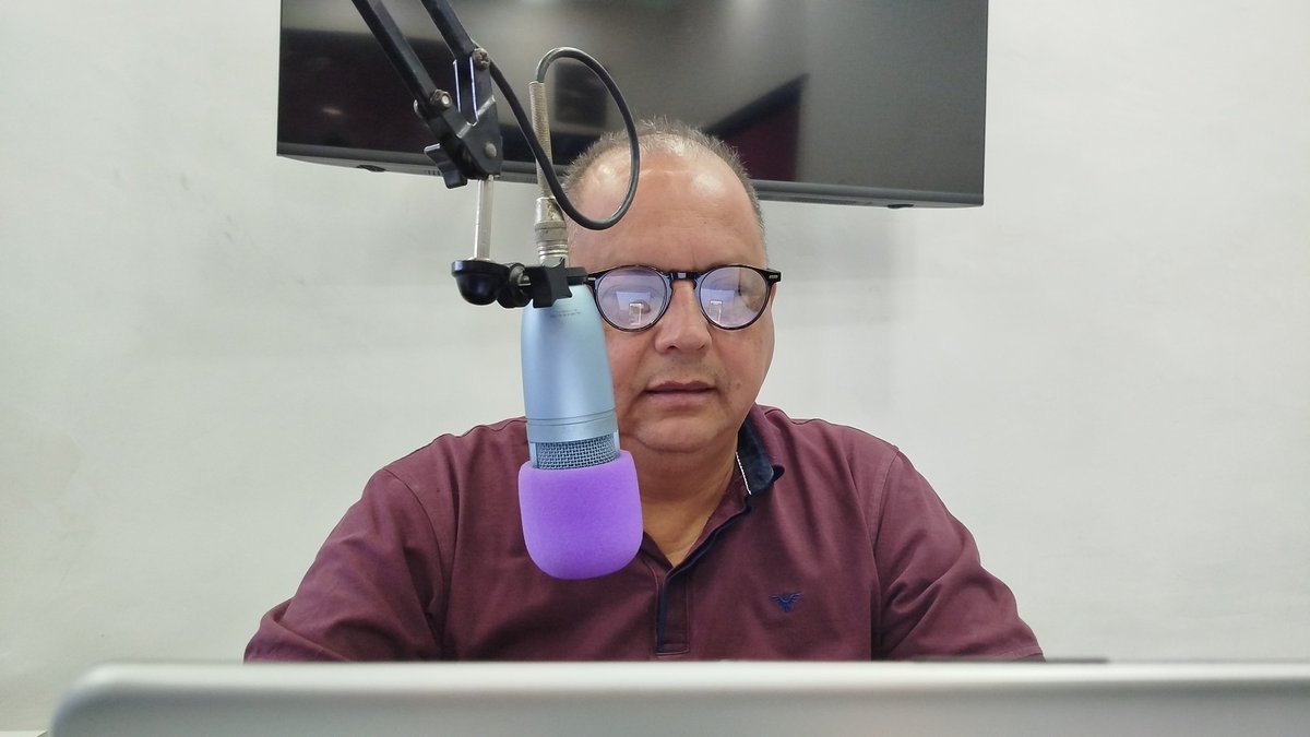 #PájaroDeLaAutopista (@nestor1ramirez) on Twitter photo De lunes a viernes escucha #DesdeLaCabina con #ElPájaroDeLaAutopista por <a href="/SonikStereo1017/">SonikStereo1017</a>.
La mejor selección musical, información, historia, entretenimiento, entrevistas y más!!!
6:30 a.m. a 8:00 a.m.
Canal de Telegram:
Https: //T.ME/ELPAJARODELAIRE De lunes a viernes escucha #DesdeLaCabina con #ElPájaroDeLaAutopista por <a href="/SonikStereo1017/">SonikStereo1017</a>.
La mejor selección musical, información, historia, entretenimiento, entrevistas y más!!!
6:30 a.m. a 8:00 a.m.
Canal de Telegram:
Https: //T.ME/ELPAJARODELAIRE