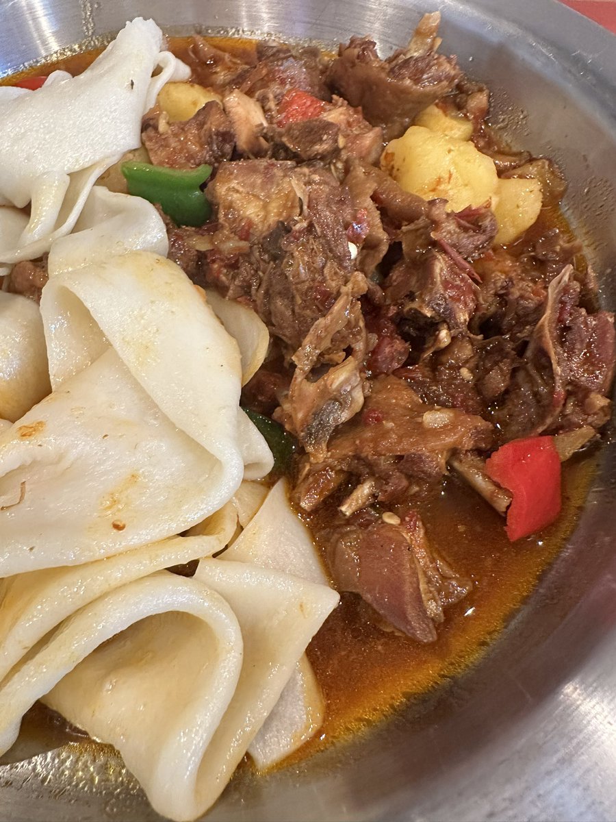 #西川口
エセ雲南菜の跡地にできた、フェイク新疆料理

麺がヘタクソ🥹
麺食べるなら天下鮮か蘭少爺、羊なら小城か埼大近くのムラトへ。
大盘鸡は解凍品に野菜後付け😶‍🌫️💭
CP悪すぎ。西川口はもっといいとこあるよ…。
知らん日本人が絶賛する悪寒が😩