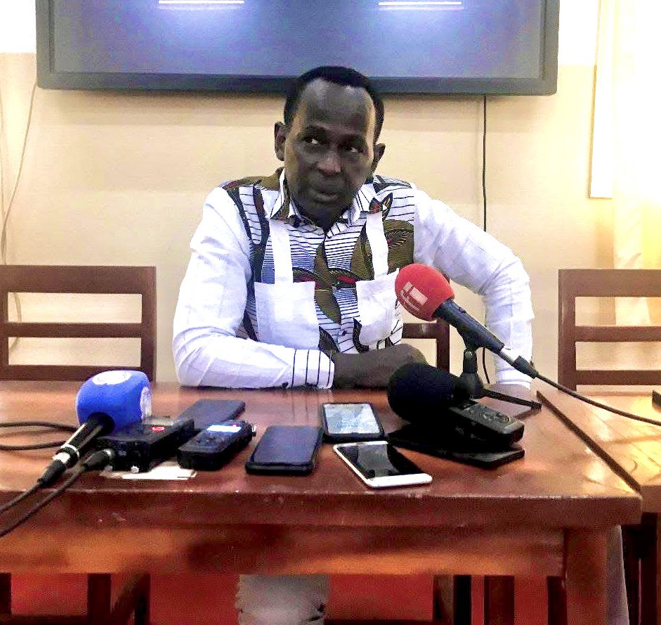 🇨🇮🇨🇫 Le célèbre humoriste et Président du « Parlement du Rire » et du « Gondwana » Mamane Humoriste est à Bangui dans le cadre du 1er Festival des Arts Scéniques qui se déroulera à l’Alliance Française de Bangui.