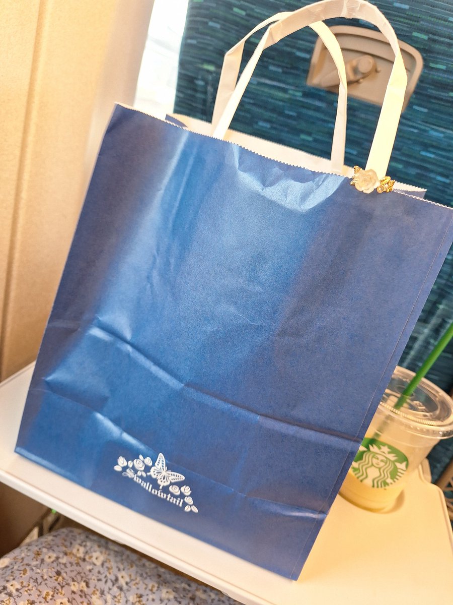 rinhaizai's tweet photo. GW以来のお屋敷帰宅してきた。
去年の11月振りに推しさんと会えて話せて公演の感想言えた(≧∇≦)
友人との帰宅も1年振り(?)くらいで楽しかった。
期間空けず���イベントとかも参加したいのに、新幹線必須な物理的距離が辛い… https://t.co/2m58diSKIo