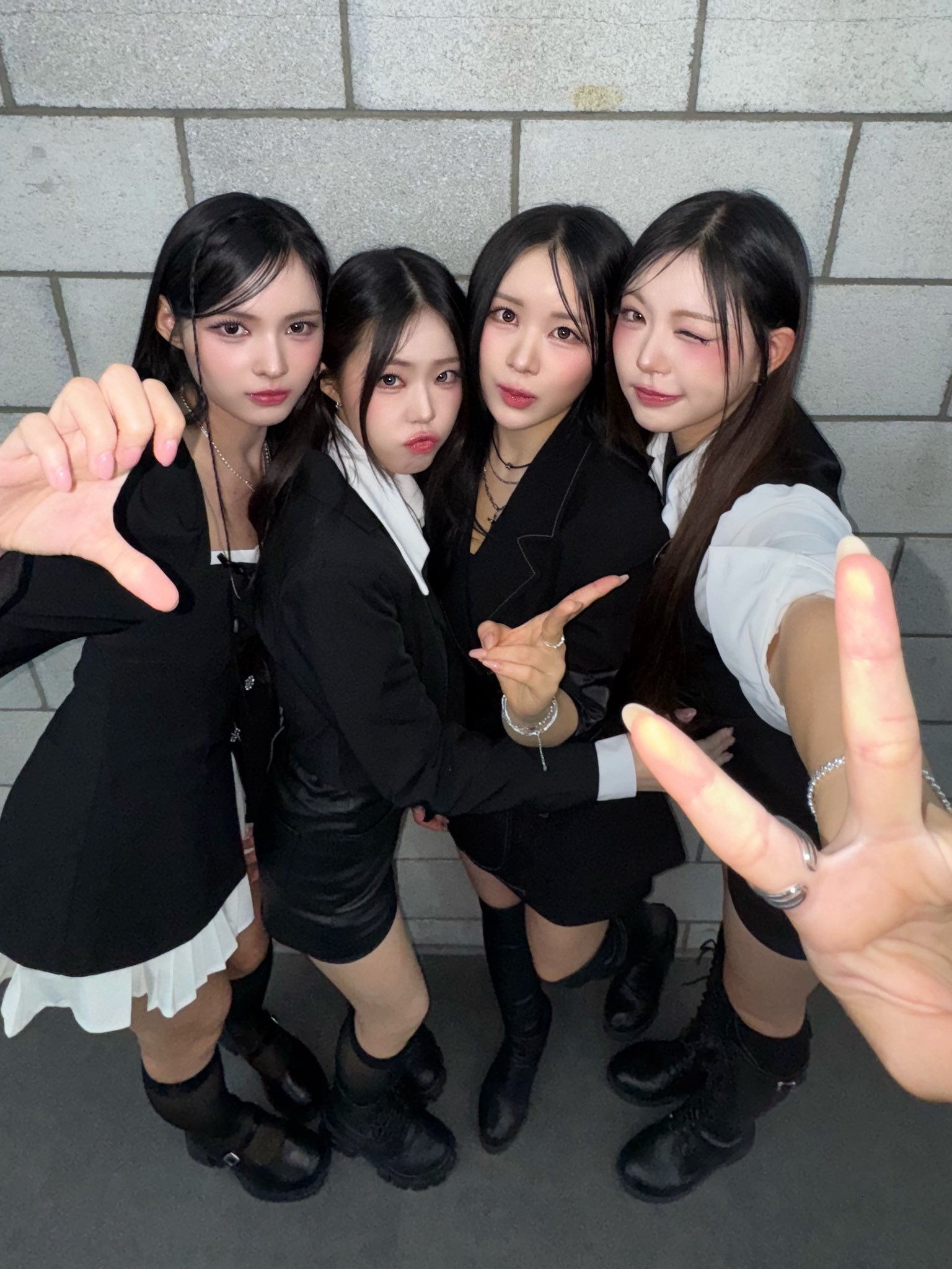 G1hz1j0bsAAy7LS?format=jpg&name=large