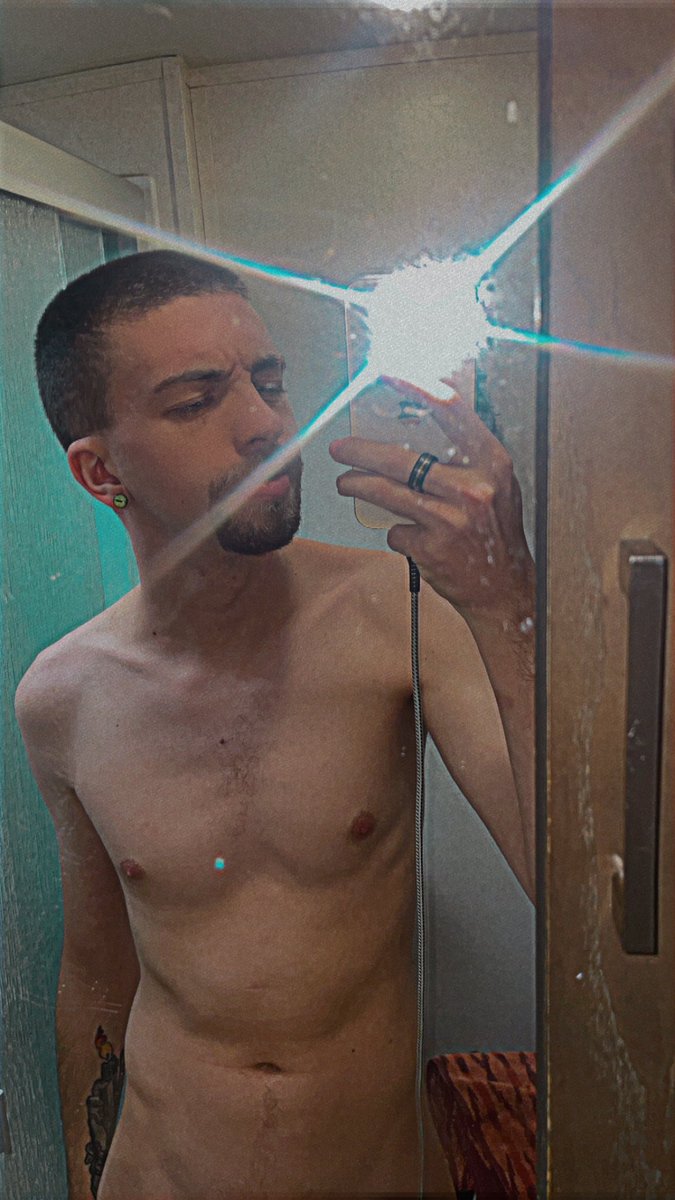 kyle_andromeda's tweet image. How you spending your Tuesday 😈

I’m just over here stroking come join me bro