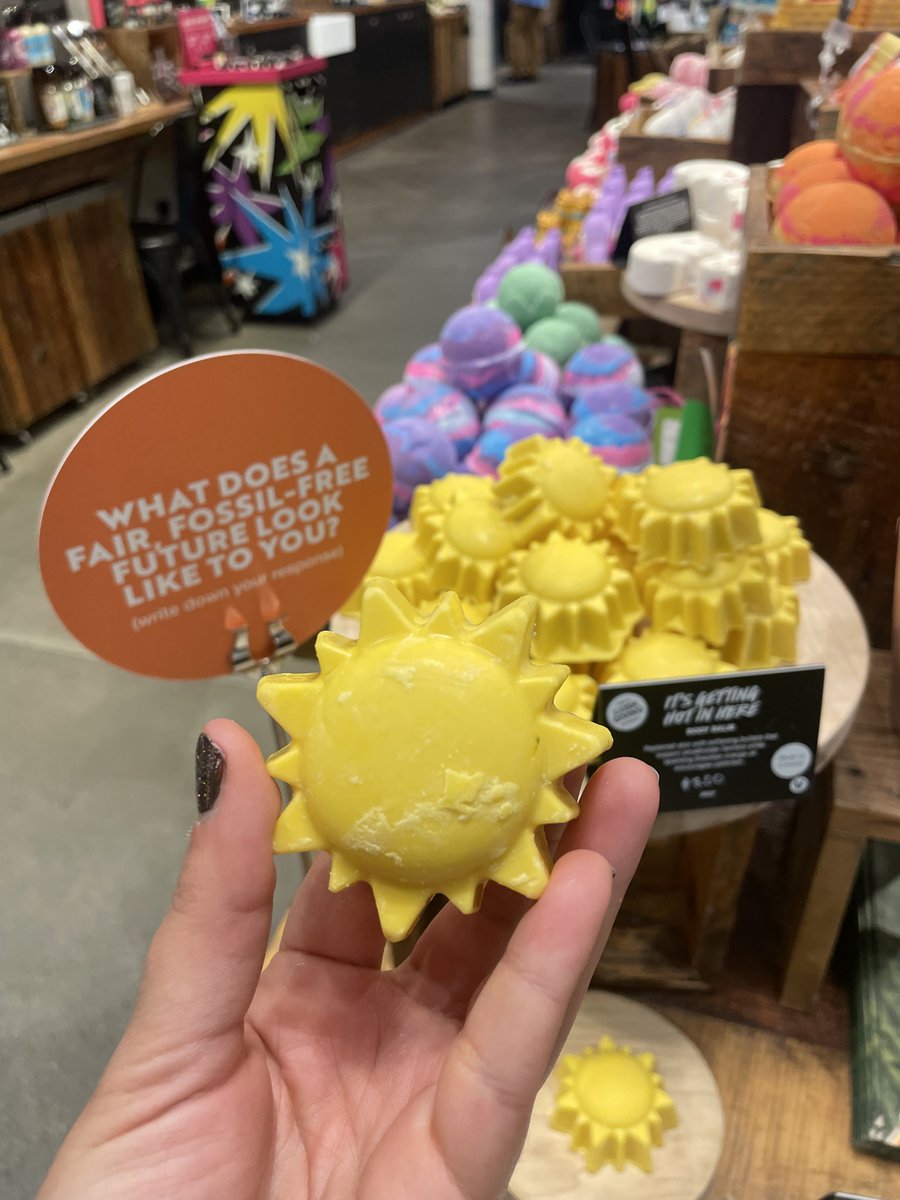 PriceofOil's tweet image. It’s getting hot in here… 🧼🔥
This Climate Week, we’re teaming up with @lushcosmetics to demand a #FossilFreeFuture. 75% of profits from their new body bar support @PriceofOil + aligned groups fighting for a fossil free future.

Learn more: oilchange.org/blogs/peoples-…