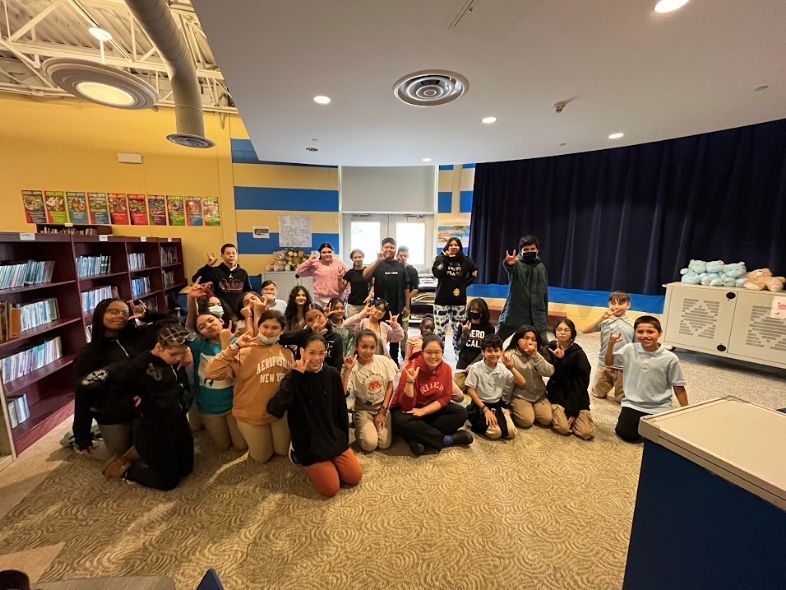 KarmaforCara's tweet image. We&apos;re recognizing #InternationalDayOfSignLanguages &amp;amp; giving props to microgrant recipient Carole (16, NJ) who integrated #AmericanSignLanguage  (ASL) into the everyday school life of second-grade students. Learn more about her project Beyond English: karmaforcara.org/news/qa-with-m…