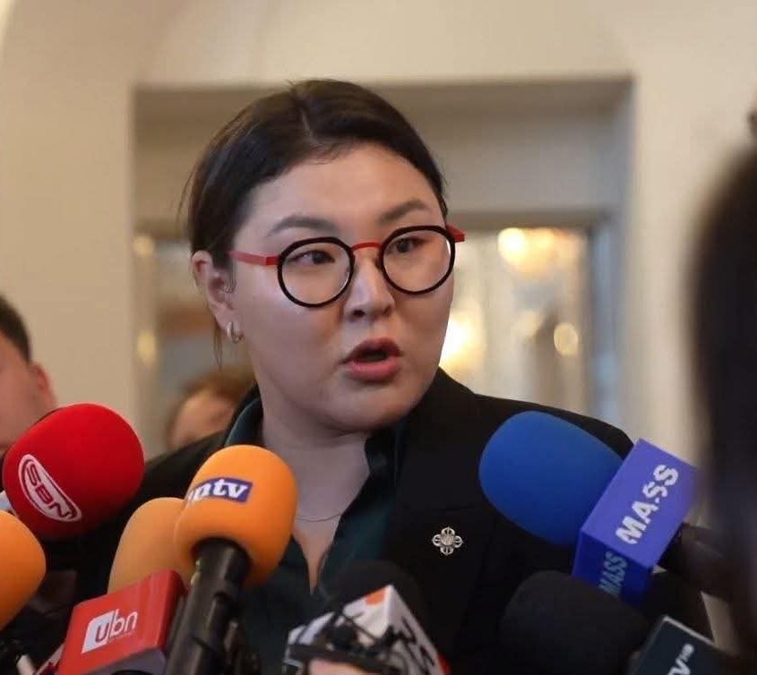 Өнөөдрийн сонсголоор Болормаа гишүүн ямар адгийн новш байсан гэдгээ Монголчуудад бүрэн таниуллаа
Эхэндээ боловсролтой залуу хүн гэж өмөөрдөг байсан одоо бол түүнийг ганц өдрийн ч болтугай өмнө парламентаас зайлуулах ёстой гэдэг дээр санал нэгдэж бас зайлахыг шаардах болно.