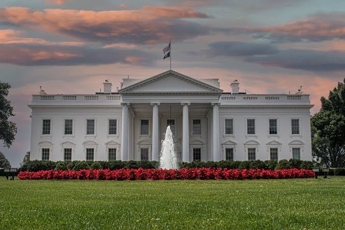 Cryptic_insta8's tweet image. 🚨 BREAKING: WHITE HOUSE WANTS CRYPTO BILL DONE BY END OF 2025 🚨

💥 CRYPTO COUNCIL SAYS GOAL IS TO GET BILL ON TRUMP’S DESK QUICKLY! 💥

#Crypto #CryptoRegulation #CryptoBill #Blockchain #USPolitics #CryptoNews #Trump