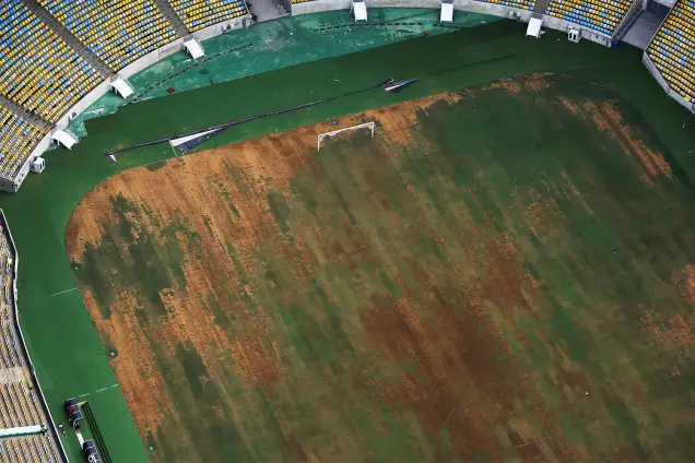 yurivsobral's tweet photo. Ninguém fazia tweetzinho reclamando de QUALQUER COISA no Maracanã quando ele estava largado às traças rsrsrs

Os "bastiões da moral de quando convém" atacam novamente! https://t.co/RsGTYL06ze
