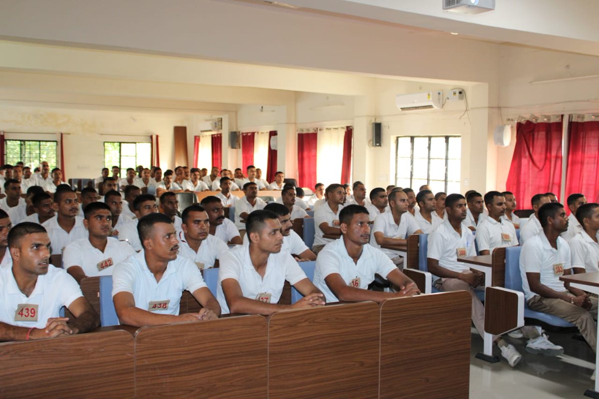 23.9.25 को 10वा आयुर्वेद  दिवस पर"आयुर्वेद जन जन के लिए पृथ्वी के कल्याण के लिए" कार्यशाला में संस्था प्रमुख श्री ज्योति नारायण ADG के निर्देशन मे coश्री देव आनंद व अमित पांडेय की उपस्थिति में सभी प्रशिक्षकगण व प्रशिक्षुओं ने प्रतिभाग किया, श्री अरविंद आचार्य के द्वारा जानकारी दी