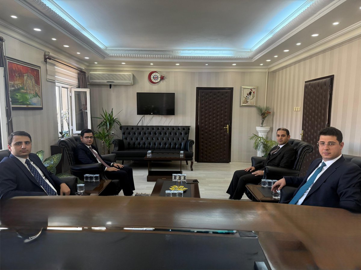 Tuzlukçu Kaymakamı Sn.Harun OKÇİN , Güneysınır Kaymakamı Sn.Mustafa Burak YETER ve Kazımkarabekir Kaymakamı Sn.Abdurrahman ALBAYRAK Kaymakamımız Sn.<a href="/deniztsy61/">Deniz Atasoy</a>'u makamında ziyaret ettiler.