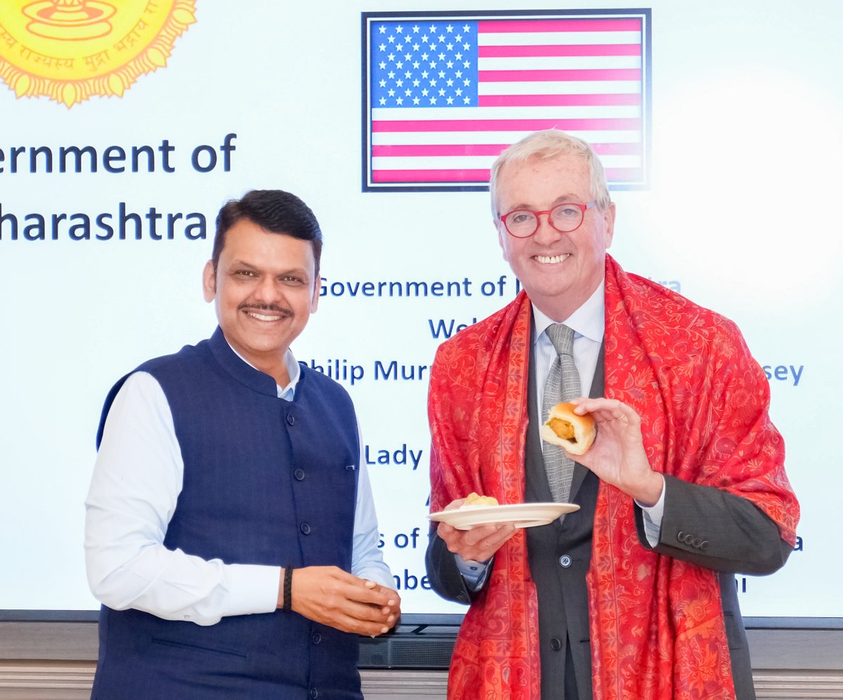Vada Pav moment with Governor <a href="/GovMurphy/">Governor Phil Murphy</a> !

#MumbaiSpecial