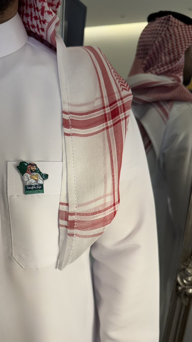 P_5haled's tweet photo. - ولا لمع بين النجوم الا وطنَّا 🇸🇦
#اليوم_الوطني_عزنا_بطبعنا 
#اليوم_الوطني_السعودي_95 https://t.co/8SUdyLMKvZ