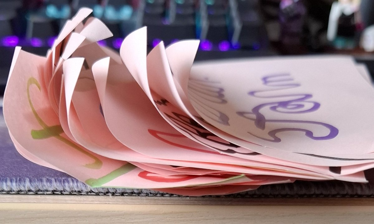 rosestickerist's tweet image. Best way to get ideas is to grab a stack of post its that've been in your drawer since the beginning of time