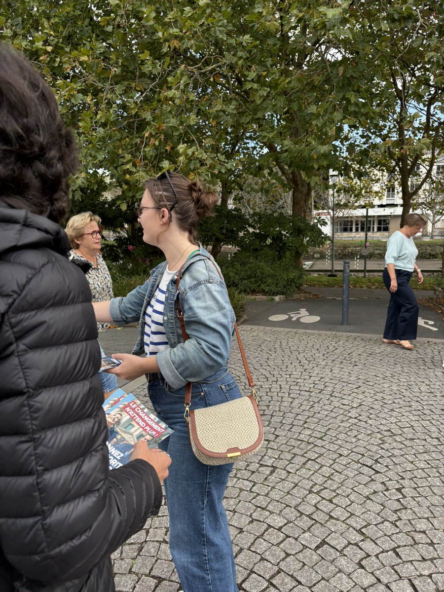 Nos jeunes militants une fois de plus mobilisés ce dimanche matin sur le marché de #lannion ! Un très bon accueil de la part des habitants et commerçants !🔥

Rejoignez-nous !🇫🇷