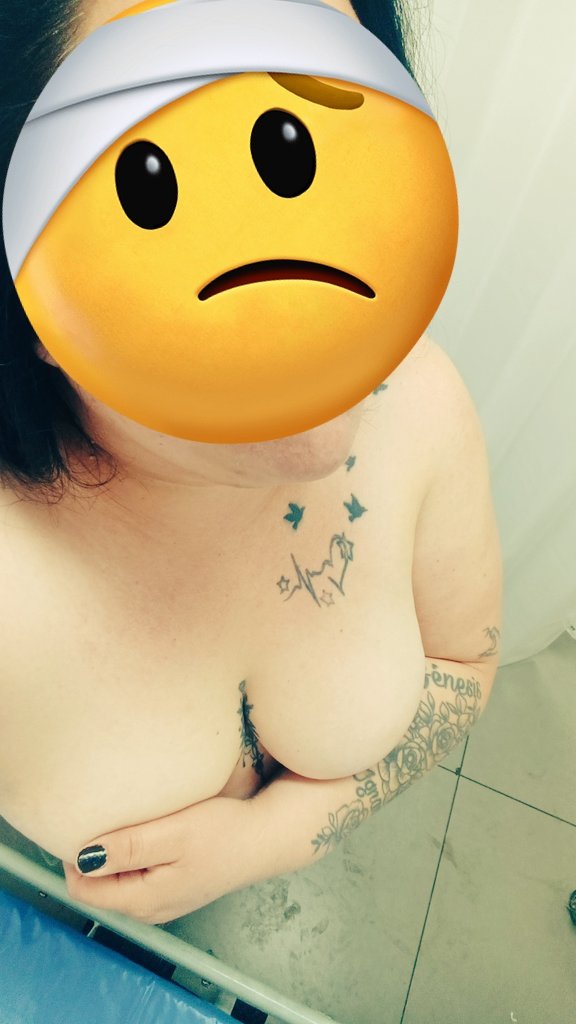 Hasta en el hospital me tengo que desnudar 🤭🤭🤭
La fotito envía a <a href="/monkey172301/">los SCORPION.SW</a> mostrándole que me tenían desnuda jajaja 😈😈