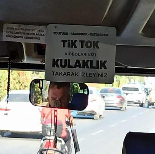 TrafikMeme's tweet photo. Dolmuş anonsu geldi 😂🚦  
“Tık tok kulaklıkla izlenir, pump kulaksız edilir!”  

$TRAFIK → Tek çıkış yolu pump! 💨  
👉 https://t.co/sp6ndYL1Ai

#Solana #MemeCoin #PumpFun #TRAFIK #izmir #İstanbul https://t.co/JeMtGhtPQH