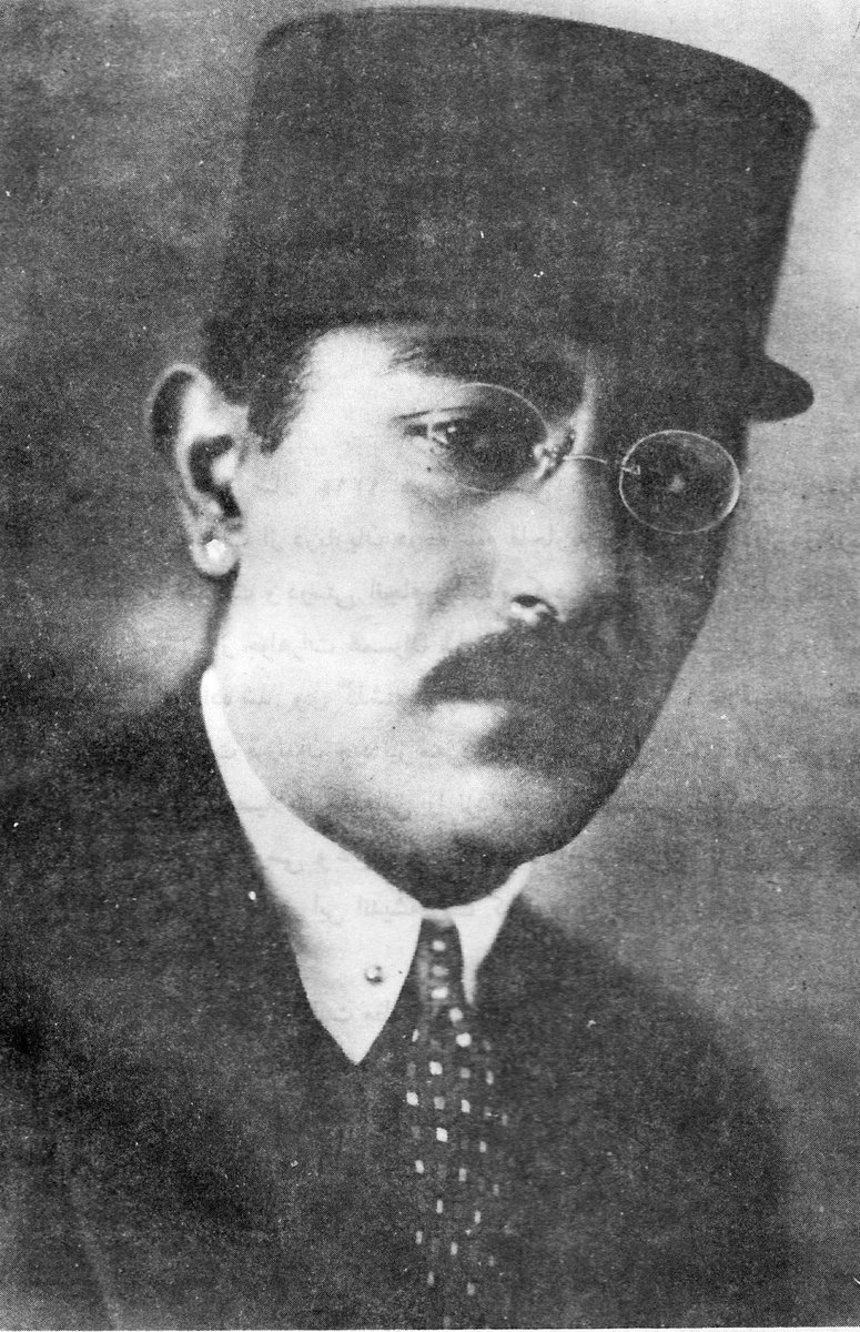 با خواندن این توئیت شما متوجه می‌شید که محسن خان مشیرالدوله پدر دومین زن علی اکبر خان داور بوده و این یعنی این که داور برادرزاده‌ی میرزا یوسف مستشارالدوله -نویسنده رساله یک کلمه- رو گرفته.

شاید فکر کنید که «خب؟» 
ولی اگر چنین فکری نکردید، شما دوست خوب منید.
