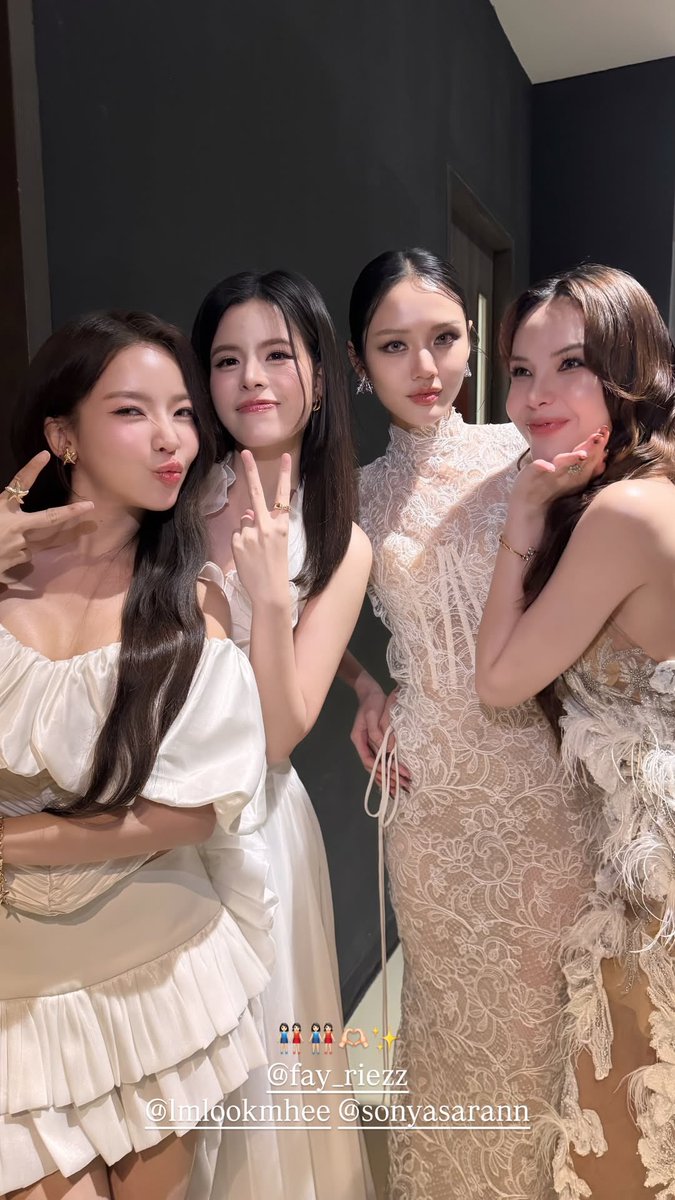 FayMayOfficial's tweet photo. เอ้านี่มันคนบ้านเดียวกันป่ะคะ🤭

FAYMAY Y ENT AWARDS 2025
#FayMayXYENTERTAINAWARDS2025
#YentertainAwards2025xLMSY https://t.co/N6i5NBLaId