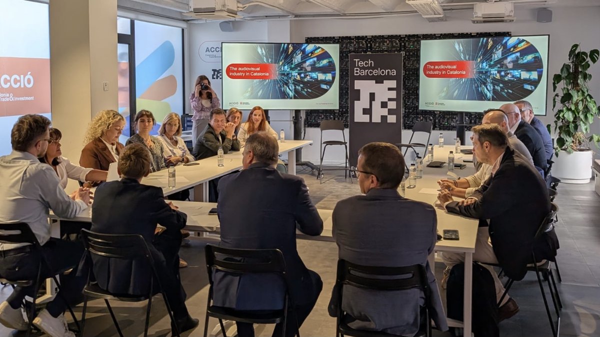 TechBarcelona's tweet image. Welcome to Barcelona&apos;s tech ecosystem!

A delegation led by @BevCraig, Leader of @ManCityCouncil, together with @LloydMilen, British Consul General, has visited #Pier01 to explore collaboration in innovation and creative industries.

Many thanks to @JoanRomeroC and @accio_cat for…