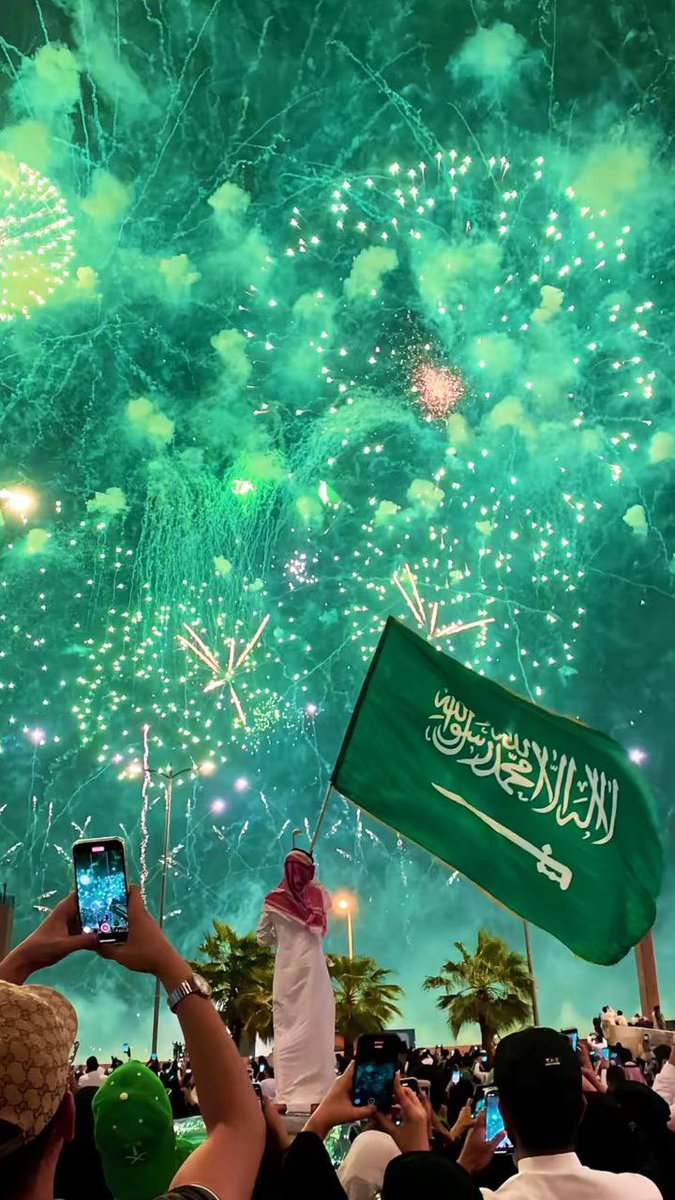كل عام والوطن الغالي يرفل بكل خير 💚🇸🇦

#وائل_بخاري
#عزنا_بطبعنا 🇸🇦
#اليوم_الوطني_السعودي95