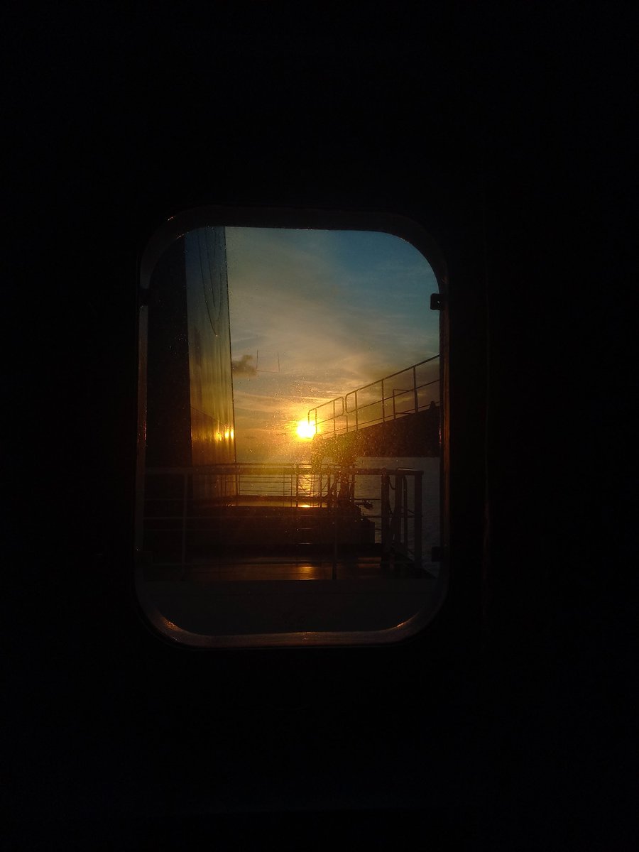 tonyilk's tweet photo. New journey

1st sunrise on new splendor
Heading to westafrica
#sunrise #newsplendor https://t.co/HShU2E8Veo