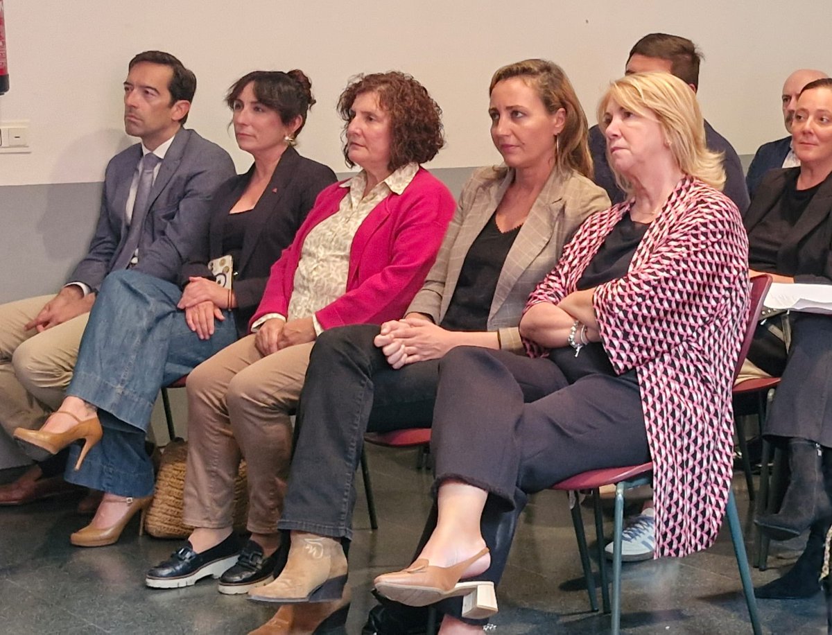 Hoy en la conmemoración del Día de la Memoria Democrática del Principado de Asturias, que se desarrolla en la Casa de Cultura de Les Arriondes. Al acto ha asistido en representación de nuestro grupo parlamentario la diputada <a href="/Delcais/">Delia</a>