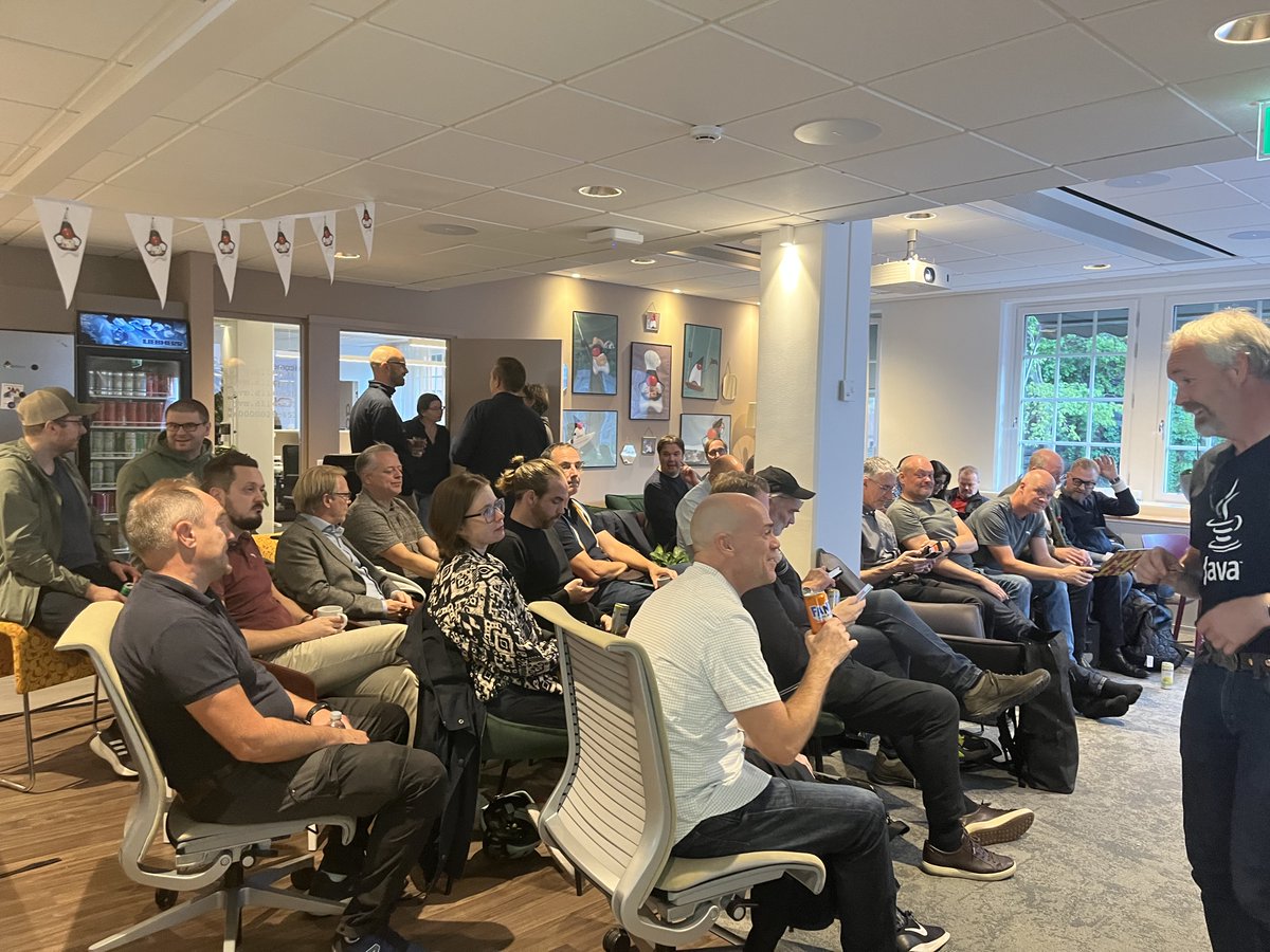 Jfokus's tweet image. Full house at Oracle Stockholm for Jforum today about Java 25! The Java community is alive in Stockholm ☕ 😎 👏 with
@matkar, David Simms, Antón Seoane Ampudia, Paul Hübner, Joel Sikström and Roberto Castañeda Lozano #community #javaforum #stockholmdev