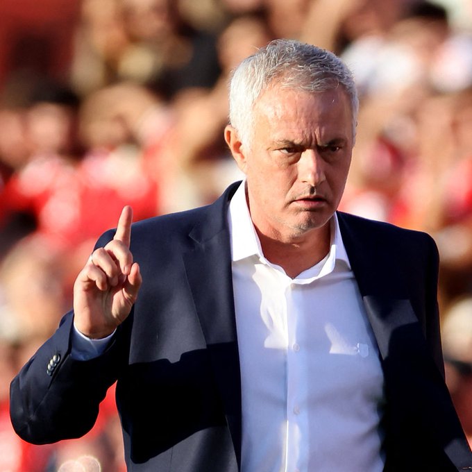 Jose Mourinho: "Benfica'ya dönerek, kendi seviyeme de geri döndüm." Wesley Sneijder: "Böyle bir şey söylemesini akıllıca bulmuyorum. Bunu en baştan biliyordun. Bunu söylememeliydi. Özellikle Türk toplumunda bunu hoş karşılamazlar. Bunu üzücü buluyorum."