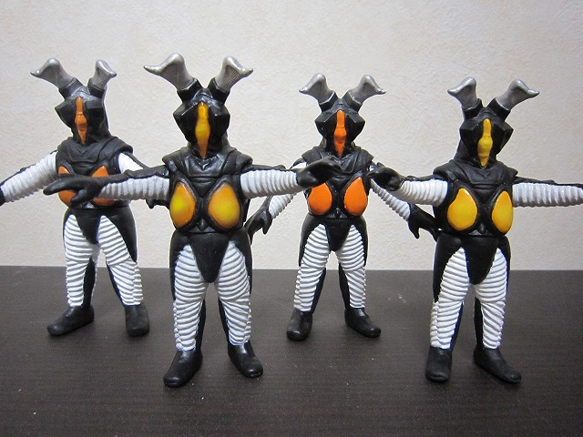 ブルマァク ゼットン ミニソフビ ギャラリー＆ショップ・墓場の画廊でブルマァクの「ゼットン」新