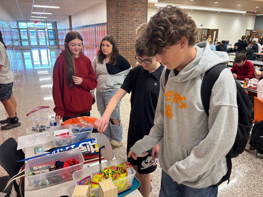 Today at lunch students could write their desired career or college choices down for an opportunity to spin a wheel and win cool prizes!! Tiger Elevation loves to see the bright futures of our students and spotlight these amazing things happening throughout our school.