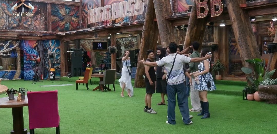 WeTheThinkers's tweet photo. Abhishek ne jo bajaya chhapri ki👏🏻👏🏻

Gaad dunga yahi 🔥

Gaali bakega to khayega hi, good one Abhishek 💪🏻

Abhishek - Sharif k liye Sharif aur gundo k liye gunda 🔥🔥

King vibe 👑

#BiggBoss19 #BB19 #AbhishekBajaj https://t.co/cJj3Idja2J