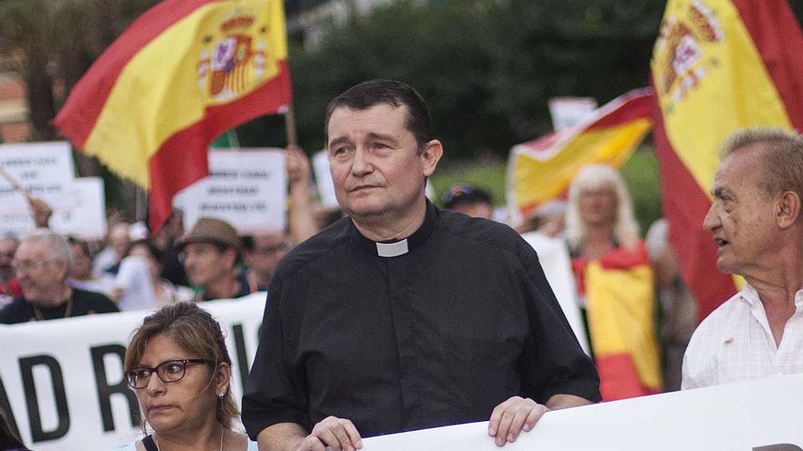 🚨⚖️ ALERTE | En Espagne, le Père Custodio Ballester risque 3 ans de prison pour avoir CRITIQUÉ l’islam.

Il est poursuivi pour DÉLIT DE HAINE après avoir publié un article affirmant que le DIALOGUE entre christianisme et islam est IMPOSSIBLE.