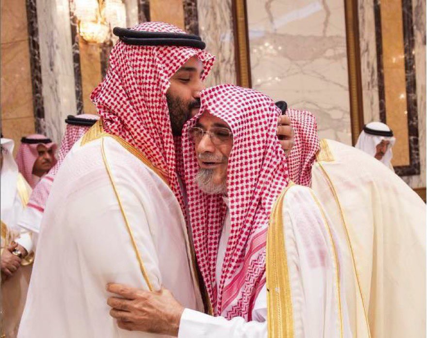 معالي الشيخ #صالح_بن_حميد 
وكلام نفيس حول الوطنية 🇸🇦 

"الوطنية: إخلاص، وعمل، وبناء، وتعاون، وحماية، وأمانة، واحترام، تحبه وتدافع عنه، ولا تنتقص منه، ولا ترضى أن ينتقص منه، وتقف في وجه إعدائه المتربصين به، والحاقدين عليه فالوطنية: محافظة على الممتلكات، والمرافق، والمقدرات وسلوك